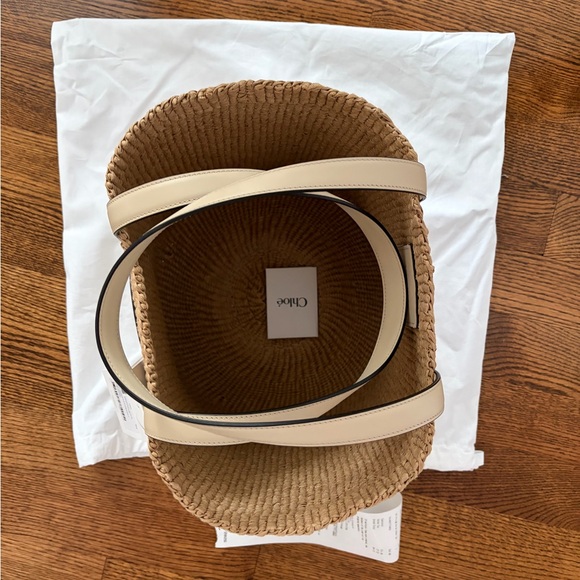 Chloe - Large Horse Medal basket bag in Deep Ivory - Picture 8 of 10